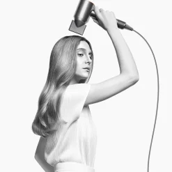 Sèche-cheveux Supersonic avec 5 accessoires de coiffage