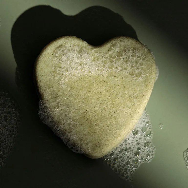 Shampooing solide purifiant à l'ortie piquante